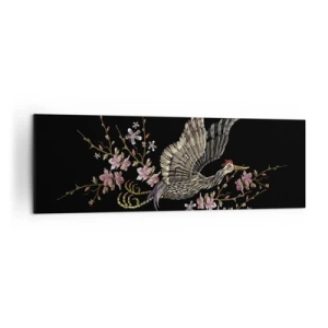 Bild auf Leinwand - Leinwandbild - Ein Vogel im Flug mit Blumen auf schwarzem Hintergrund - 160x50cm - Exotischer gestickter Vogel - Moderne Wanddekoration für Wohnzimmer und Schlafzimmer ARTTOR