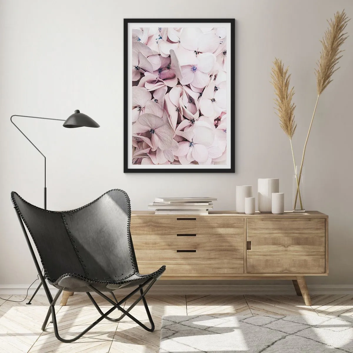 Poster in einem schwarzem Rahmen - Zarte pastellfarbene Hortensien, Nahaufnahme - 50x70cm - In einer Blumenflut - Moderne Wanddekoration für Wohnzimmer und Schlafzimmer ARTTOR