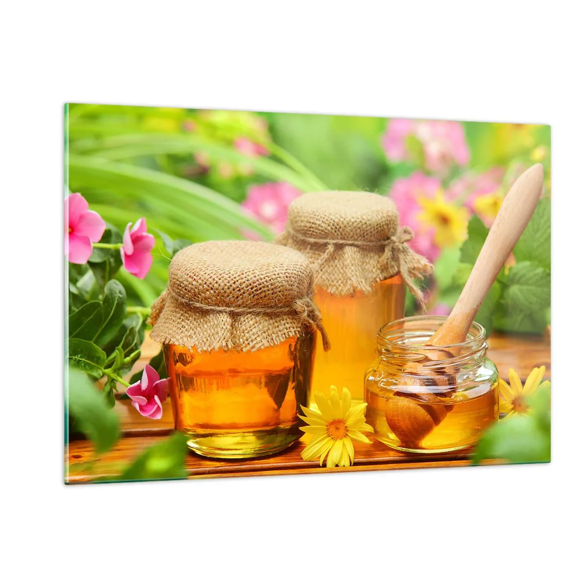 Glasbild - Bild auf glas - Gläser mit Honig vor einem Hintergrund von Blumen im Garten - 120x80cm - Süß und blumig - Moderne Wanddekoration für Wohnzimmer und Schlafzimmer ARTTOR