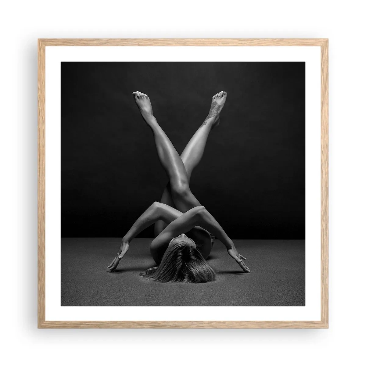 Poster in einem Rahmen aus heller Eiche - Die Geometrie der Nacktheit - 60x60 cm