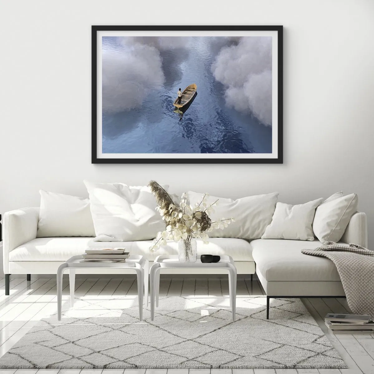 Poster in einem schwarzem Rahmen - Ein Mann in einem Boot auf einem ruhigen Meer, umgeben von Wolken - 70x50cm - Leben – Reise – unbekannt - Moderne Wanddekoration für Wohnzimmer und Schlafzimmer ARTTOR