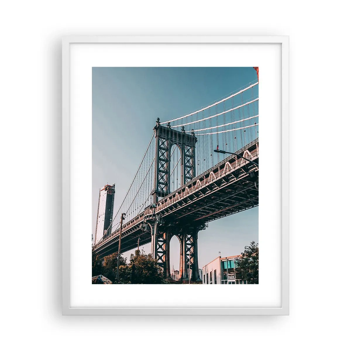 Poster in einem weißen Rahmen - Über den Wellen der Stadt - 40x50 cm