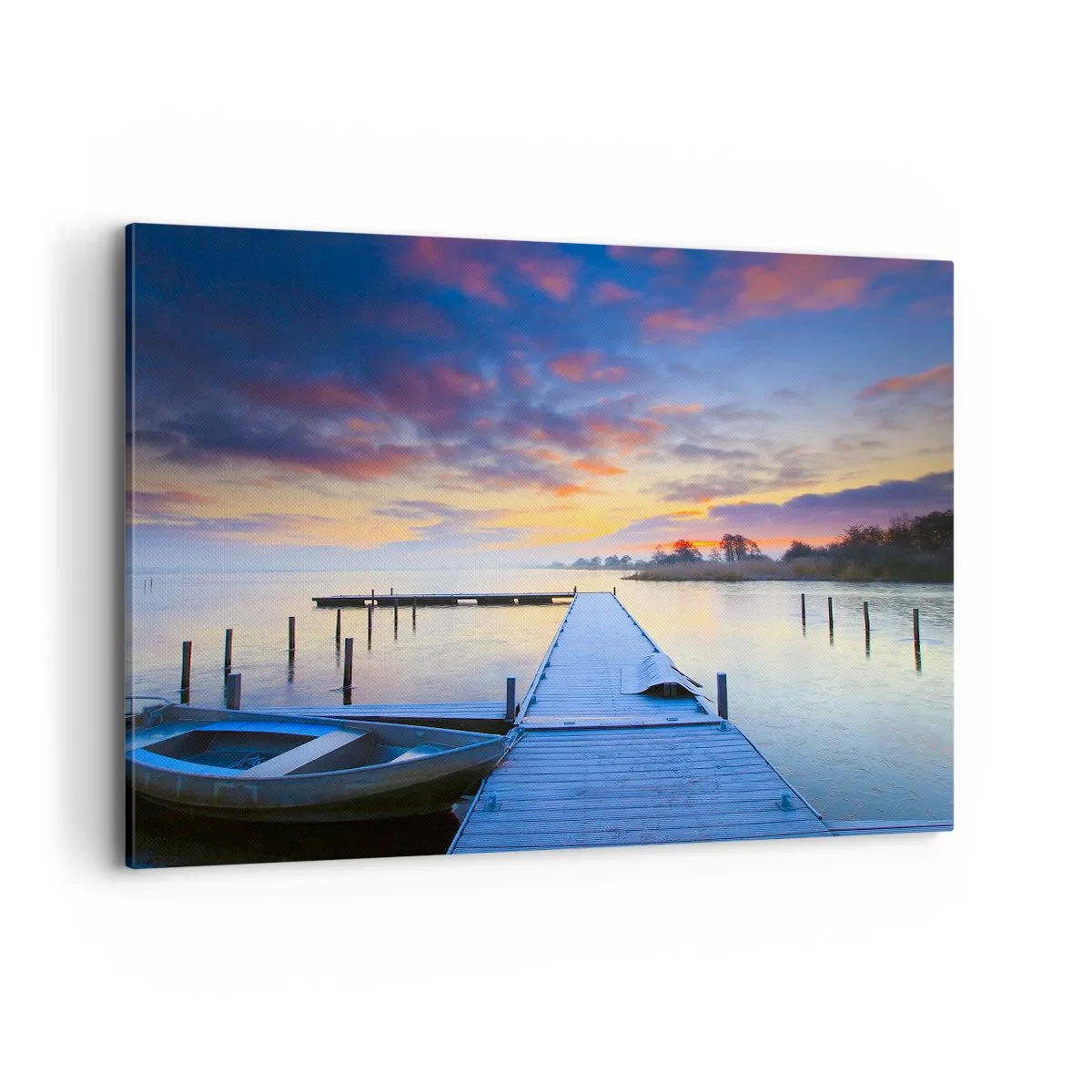 Bild auf Leinwand - Leinwandbild - Ein Seesteg bei Sonnenuntergang mit einem Boot am Ufer - 100x70cm - Violett-goldene Ruhe - Moderne Wanddekoration für Wohnzimmer und Schlafzimmer ARTTOR