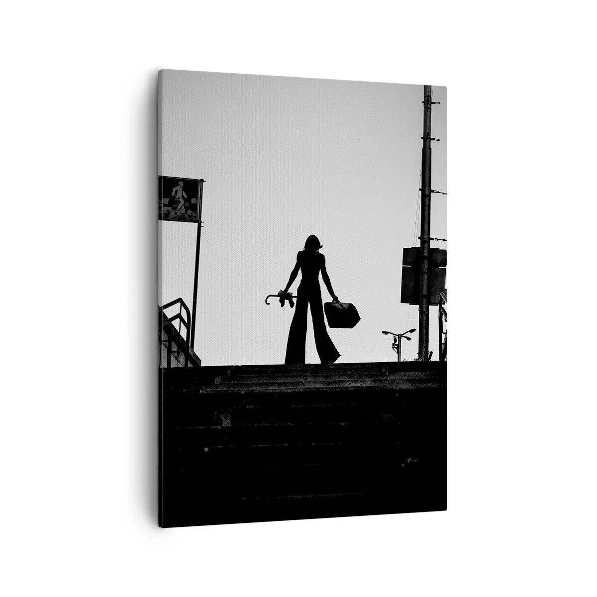 Bild auf Leinwand - Leinwandbild - Eine Frauenfigur auf der Treppe in Schwarzweiß mit dynamischer Atmosphäre - 50x70cm - Städtisches Wandern - Moderne Wanddekoration für Wohnzimmer und Schlafzimmer ARTTOR