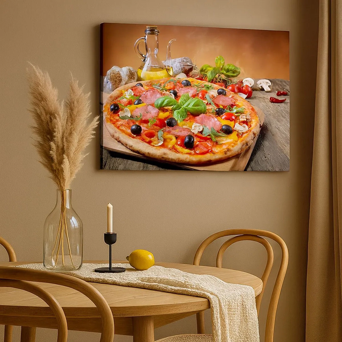 Bild auf Leinwand - Leinwandbild - Appetitliche Pizza auf einem Holztisch mit Belag - 70x50cm - Mit echtem italienischem Flair - Moderne Wanddekoration für Wohnzimmer und Schlafzimmer ARTTOR