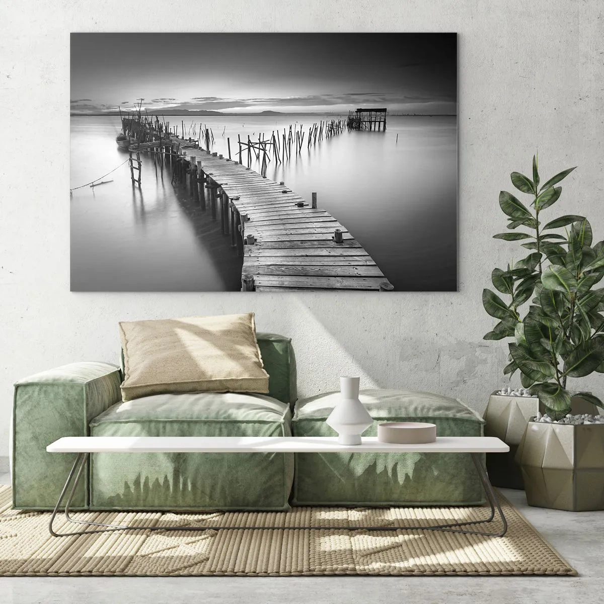 Glasbild - Bild auf glas - Eine Schwarz-Weiß-Ansicht eines Holzstegs über dem Wasser - 70x50cm - Der Frieden eines vergessenen Ufers - Moderne Wanddekoration für Wohnzimmer und Schlafzimmer ARTTOR