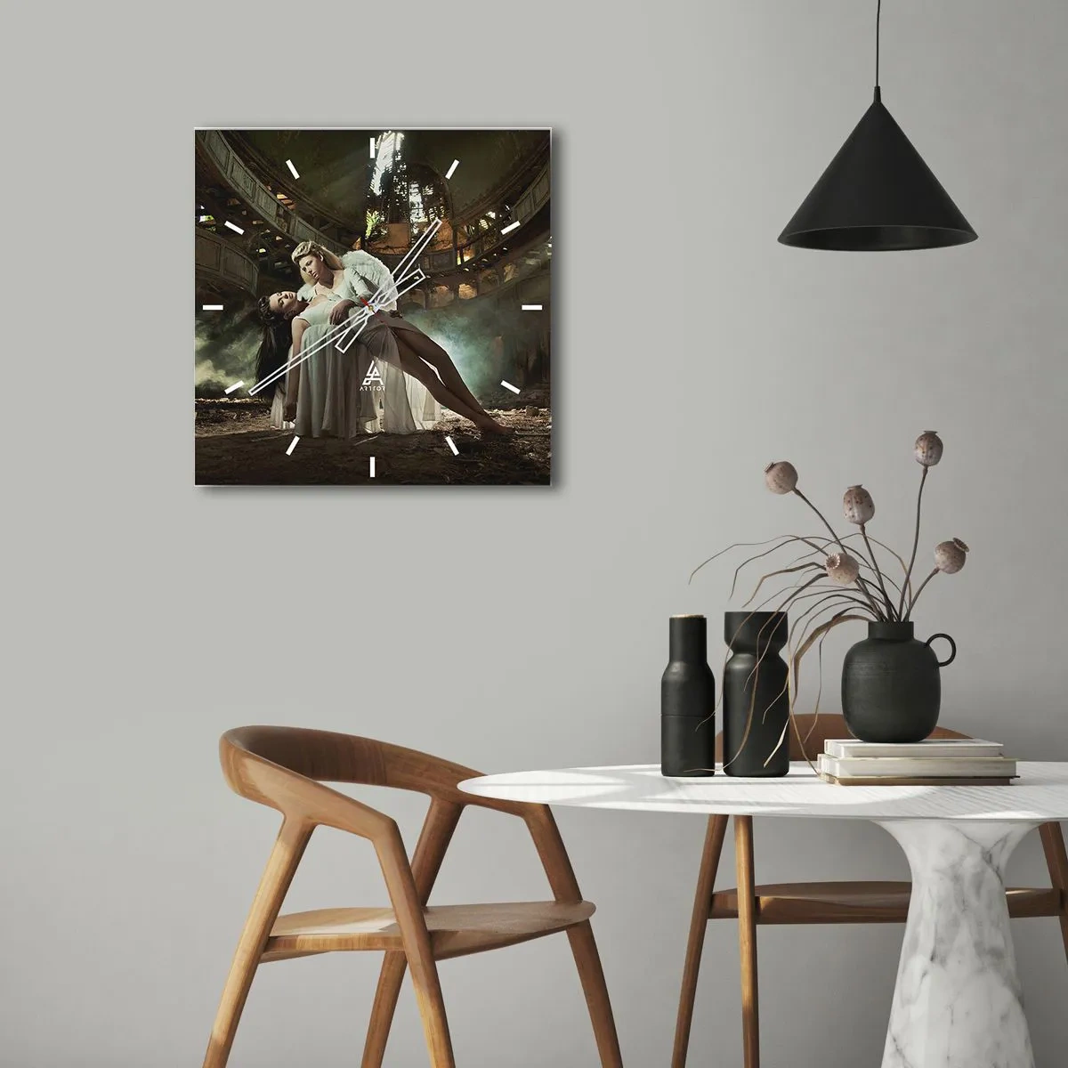 Wanduhr - Glasuhr - Zwei Figuren in Ruinen mit Lichtspiel - 30x30cm - Der Geist des alten Theaters - Moderne Wanddekoration für Wohnzimmer und Schlafzimmer ARTTOR