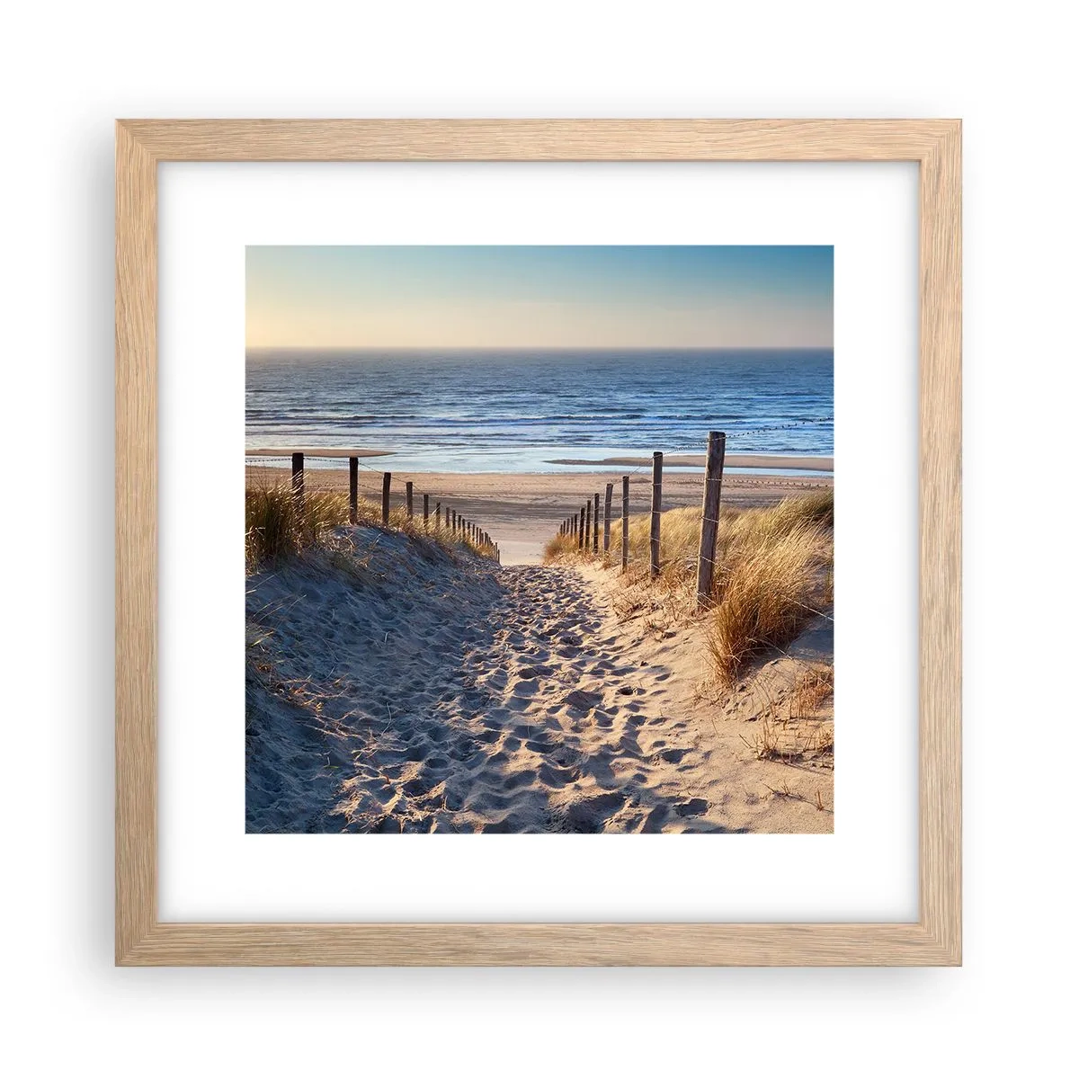 Poster in einem Rahmen aus heller Eiche - Das Rauschen des Meeres, der Gesang der Vögel, ein wilder Strand im Gras ... - 30x30 cm