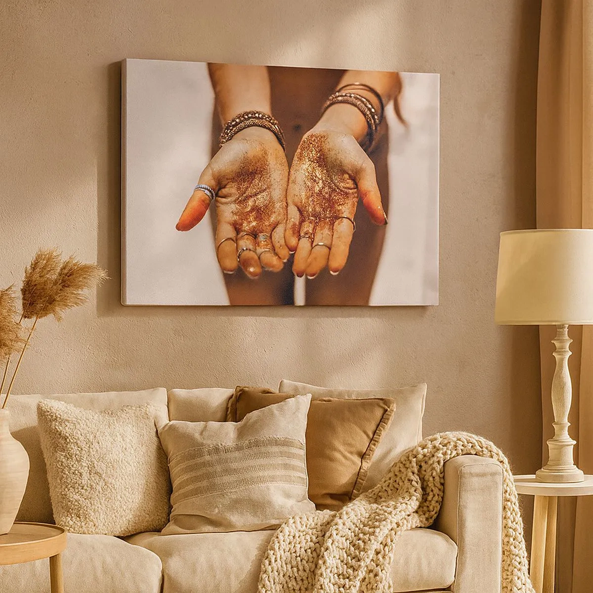 Bild auf Leinwand - Leinwandbild - Nahaufnahme von Händen mit Glitzer in warmen Farbtönen - 70x50cm - Ein Geschenk für dich - Moderne Wanddekoration für Wohnzimmer und Schlafzimmer ARTTOR