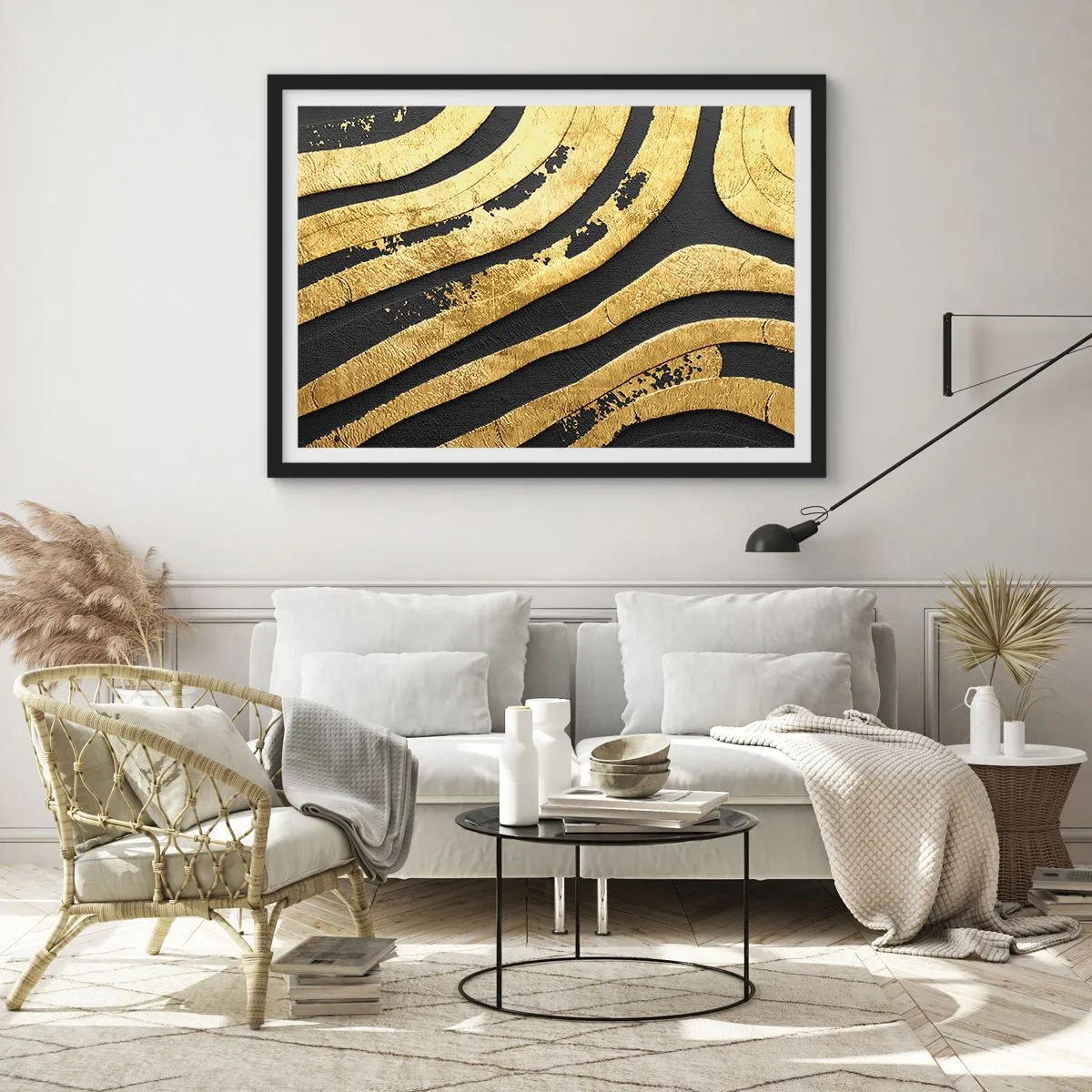 Poster in einem schwarzem Rahmen - Goldene abstrakte Wellen auf schwarzem Hintergrund - 70x50cm - Alles fließt - Moderne Wanddekoration für Wohnzimmer und Schlafzimmer ARTTOR