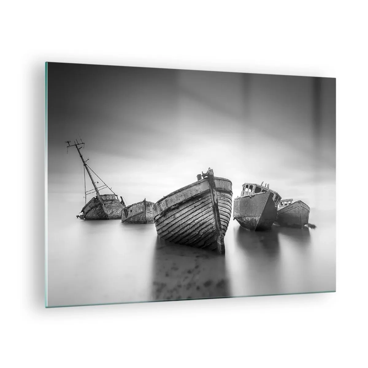 Glasbild - Bild auf glas - Verlassene Boote auf ruhigem Wasser in Schwarz und Weiß - 70x50cm - Nur Erinnerungen ... - Moderne Wanddekoration für Wohnzimmer und Schlafzimmer ARTTOR