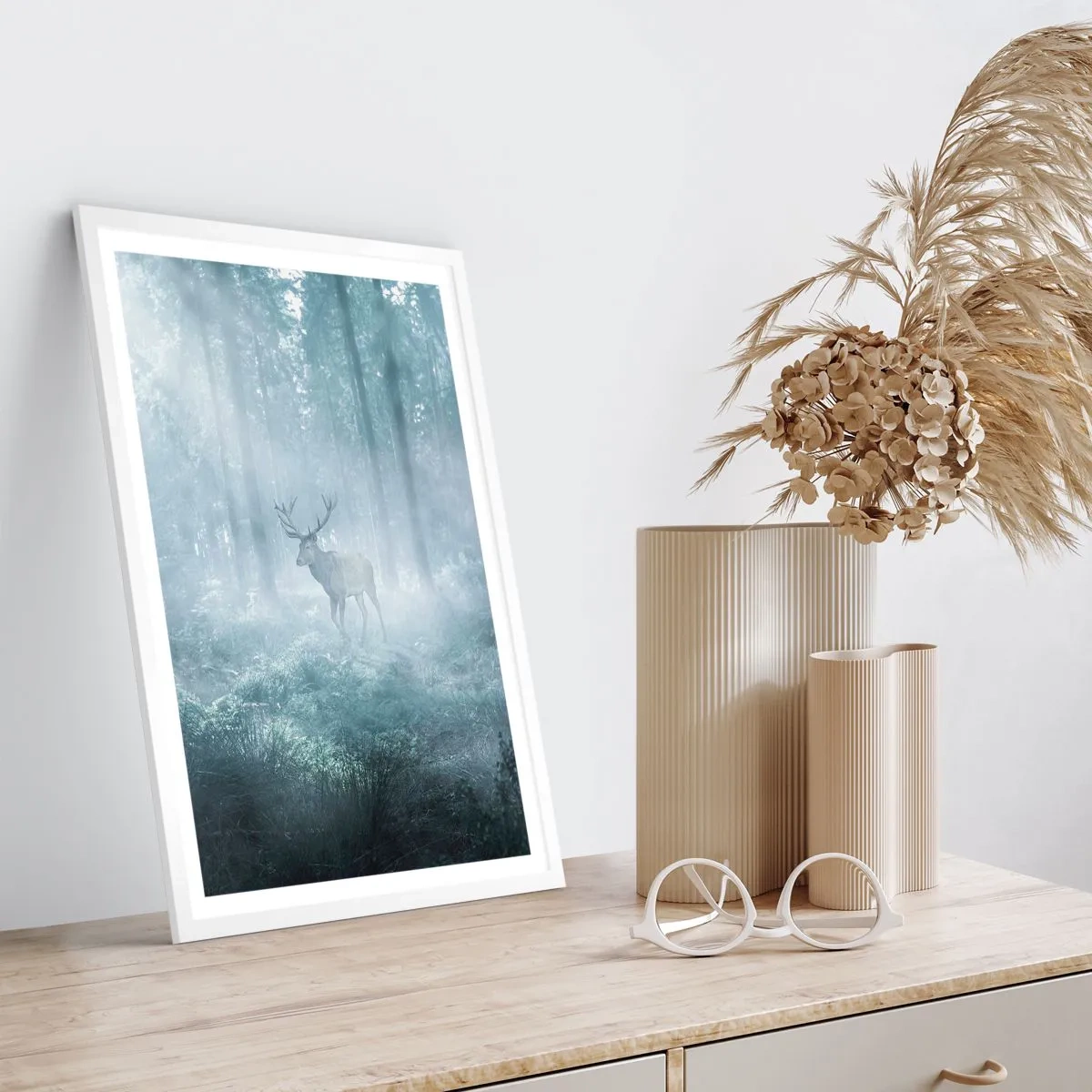 Poster in einem weißen Rahmen - Morgenvisite auf dem Grundstück - 30x40 cm