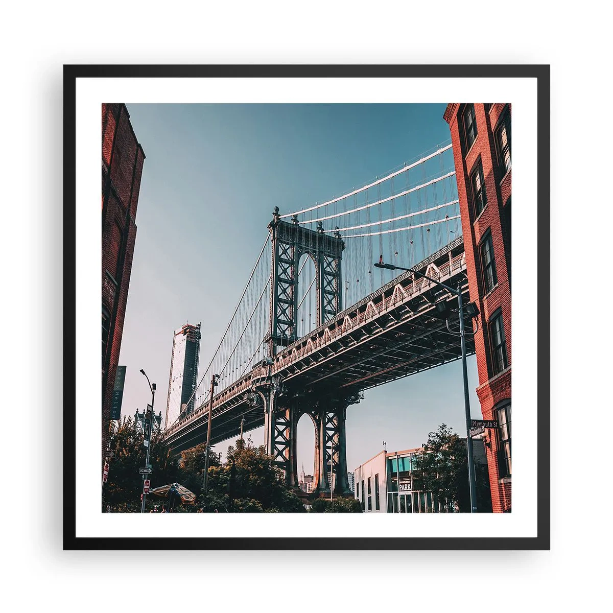 Poster in einem schwarzem Rahmen - Über den Wellen der Stadt - 60x60 cm