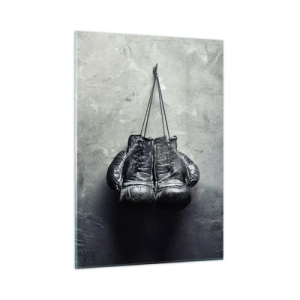 Glasbild - Bild auf glas - Schwarze Boxhandschuhe hängen an der Wand - 50x70cm - Zeit des Kampfes und Zeit des Friedens - Moderne Wanddekoration für Wohnzimmer und Schlafzimmer ARTTOR