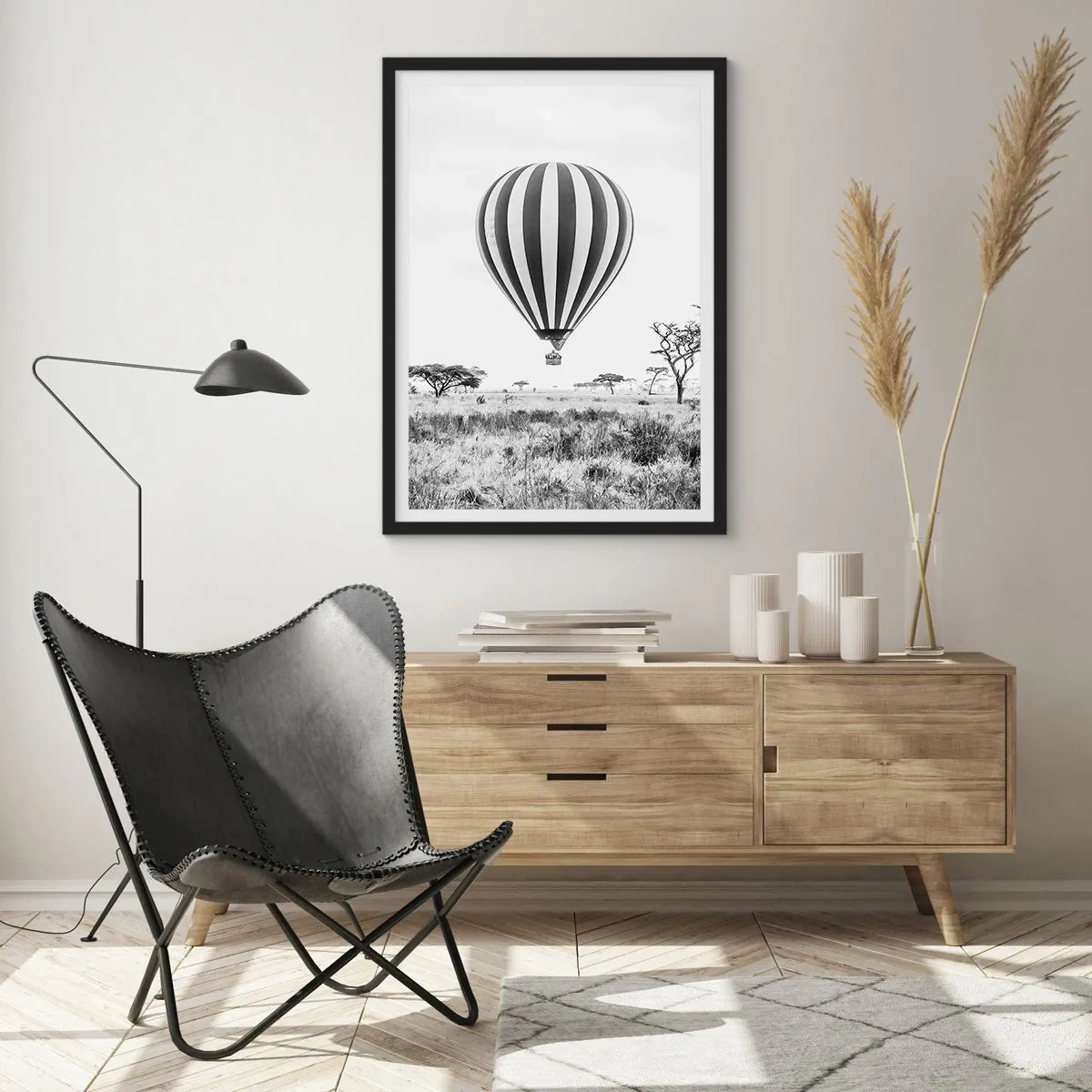 Poster in einem schwarzem Rahmen - Über der Savanne - 61x91 cm