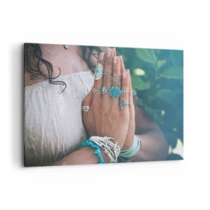 Bild auf Leinwand - Leinwandbild - Mit Boho-Schmuck verzierte Hände - 100x70cm - Willkommen im Zentrum des Seins - Moderne Wanddekoration für Wohnzimmer und Schlafzimmer ARTTOR