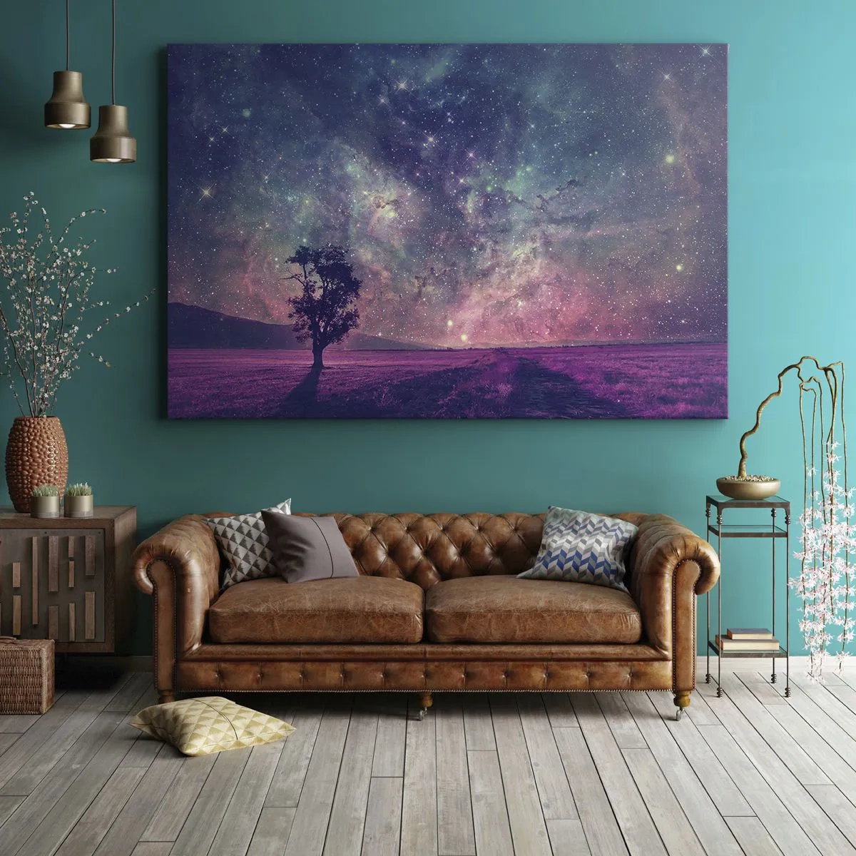 Bild auf Leinwand - Leinwandbild - Ein Baum vor einem Sternenhimmel in violetten und blauen Farben - 120x80cm - Unter dem magischen Himmel - Moderne Wanddekoration für Wohnzimmer und Schlafzimmer ARTTOR