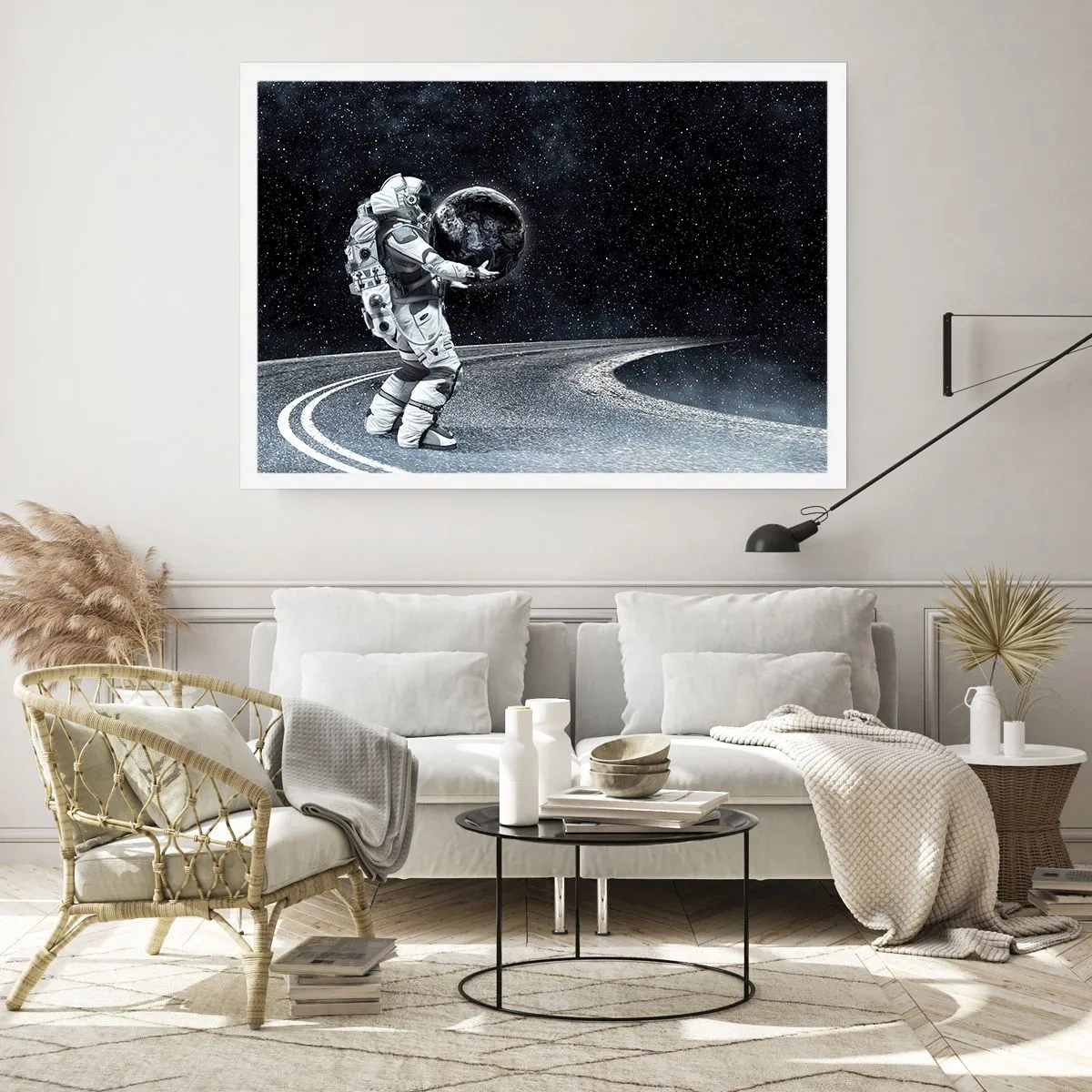 Poster - Astronaut mit Erde vor dem Sternenhimmel - 100x70cm - Auf der Milchstraße - Moderne Wanddekoration für Wohnzimmer und Schlafzimmer ARTTOR