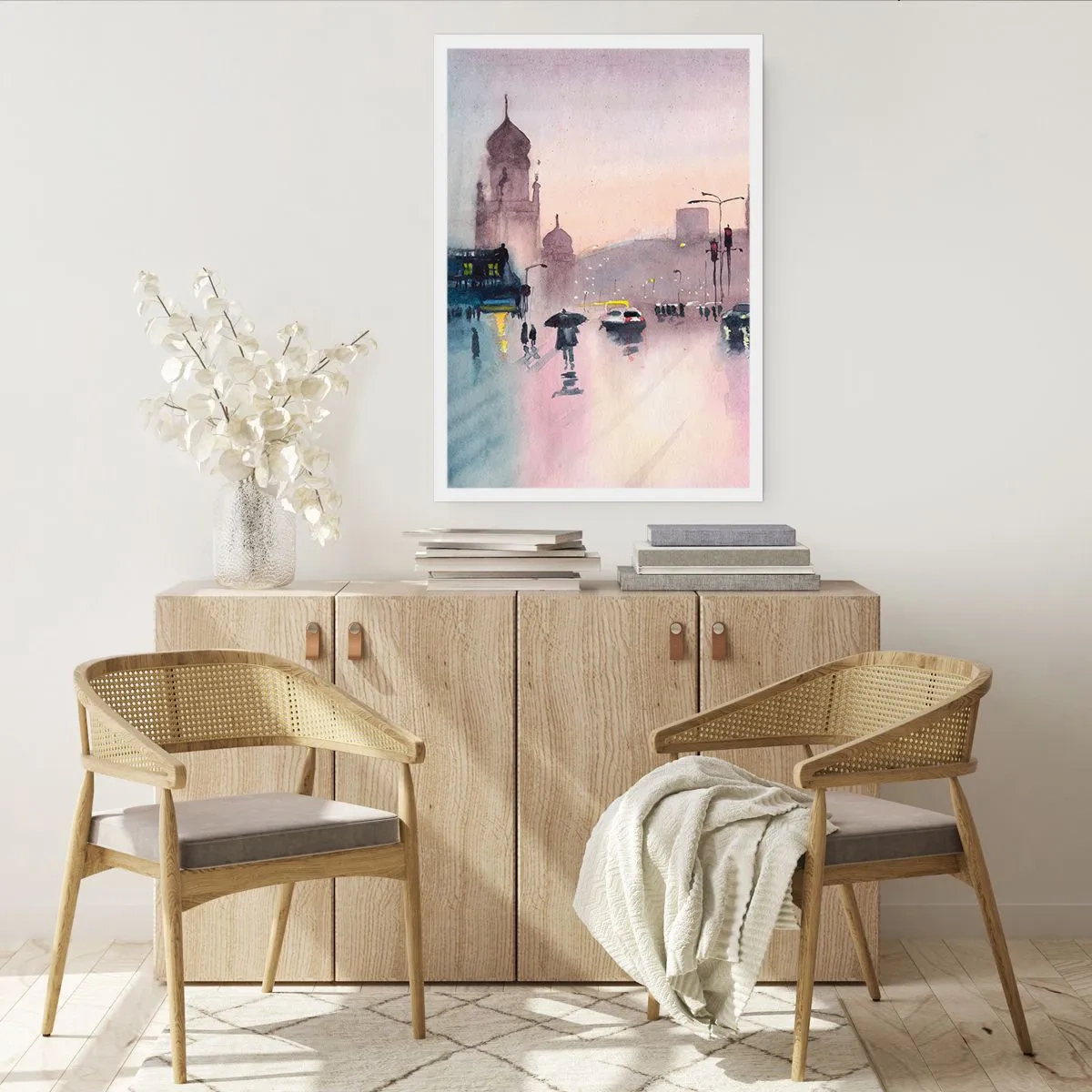 Poster - Stadtszene mit Silhouetten von Menschen und Lichtern im Regennebel - 50x70cm - Im regnerischen Dunst - Moderne Wanddekoration für Wohnzimmer und Schlafzimmer ARTTOR