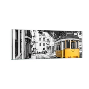 Glasbild - Bild auf glas - Eine gelbe Straßenbahn vor dem Hintergrund einer schwarz-weißen Straße - 140x50cm - Und Fado im Hintergrund - Moderne Wanddekoration für Wohnzimmer und Schlafzimmer ARTTOR