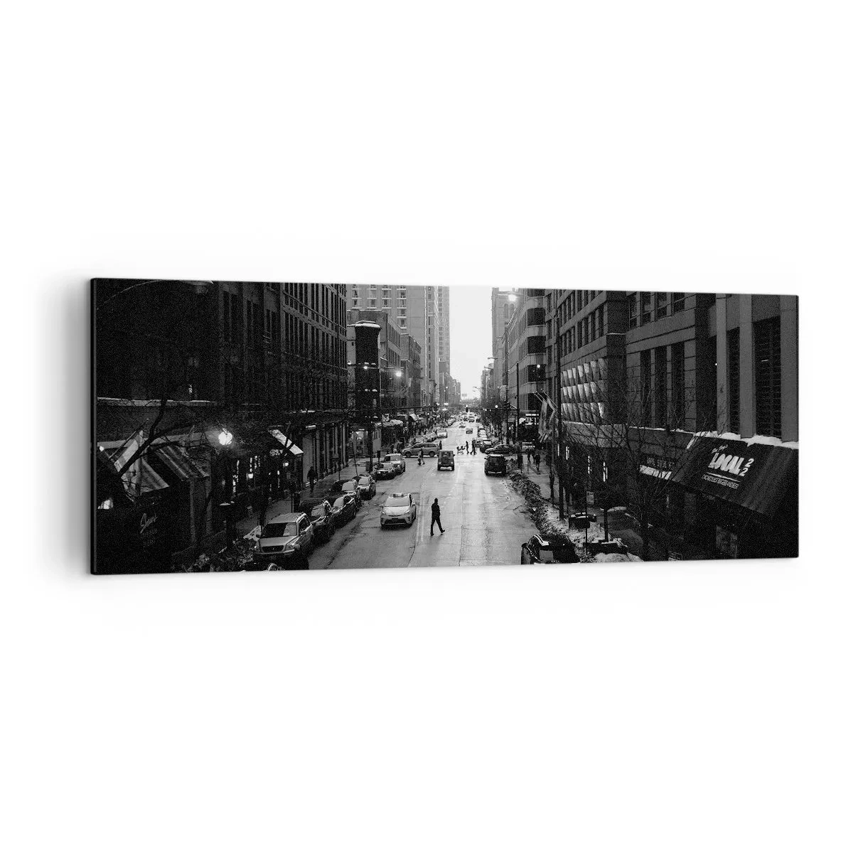 Bild auf Leinwand - Leinwandbild - Eine schwarz-weiße Straße mitten in der Stadt mit Autos und Fußgängern - 140x50cm - Ein weiterer Tag wie jeder andere Tag - Moderne Wanddekoration für Wohnzimmer und Schlafzimmer ARTTOR
