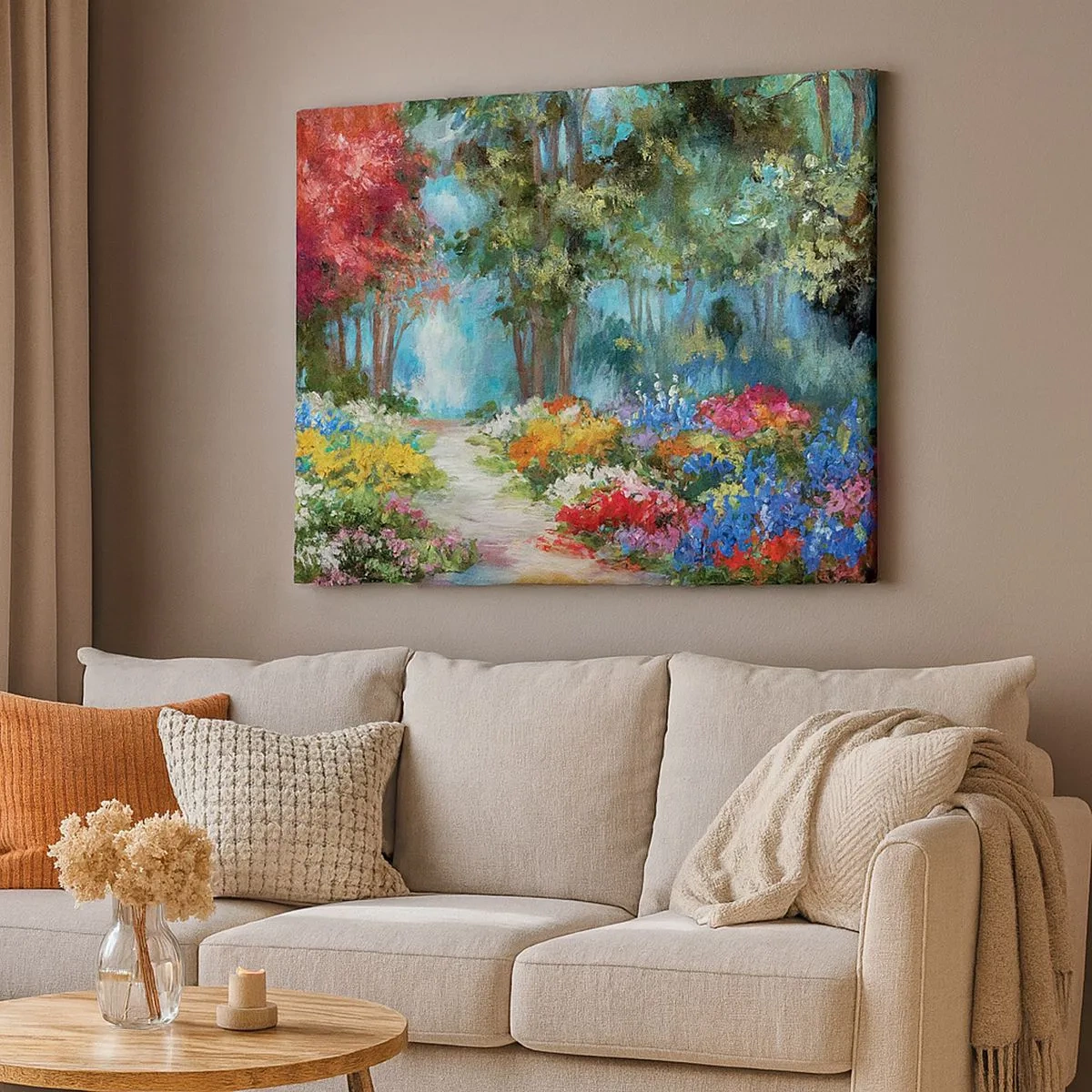 Bild auf Leinwand - Leinwandbild - Ein malerischer Garten voller bunter Blumen und Bäume in einer Waldumgebung - 70x50cm - Waldgarten, Blumenwald - Moderne Wanddekoration für Wohnzimmer und Schlafzimmer ARTTOR