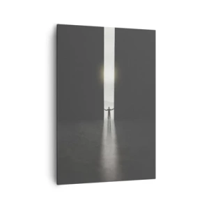 Bild auf Leinwand - Leinwandbild - Ein Mann steht im Licht eines schmalen Schlitzes in einem dunklen Raum - 70x100cm - Ein Schritt in eine strahlende Zukunft - Moderne Wanddekoration für Wohnzimmer und Schlafzimmer ARTTOR