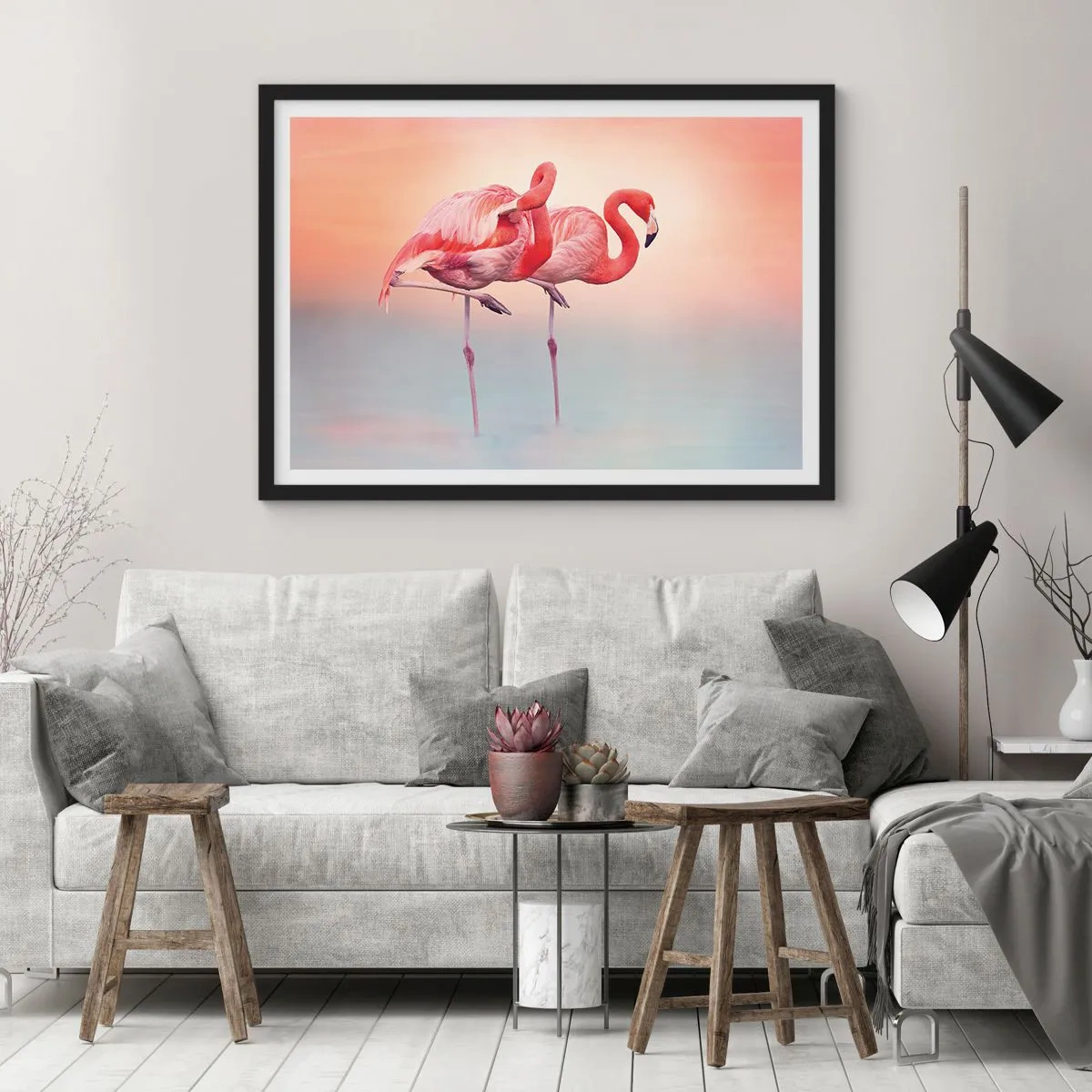 Poster in einem schwarzem Rahmen - Flamingos in zarten Pastellfarben auf Wasserhintergrund - 70x50cm - Die Farbe der untergehenden Sonne - Moderne Wanddekoration für Wohnzimmer und Schlafzimmer ARTTOR