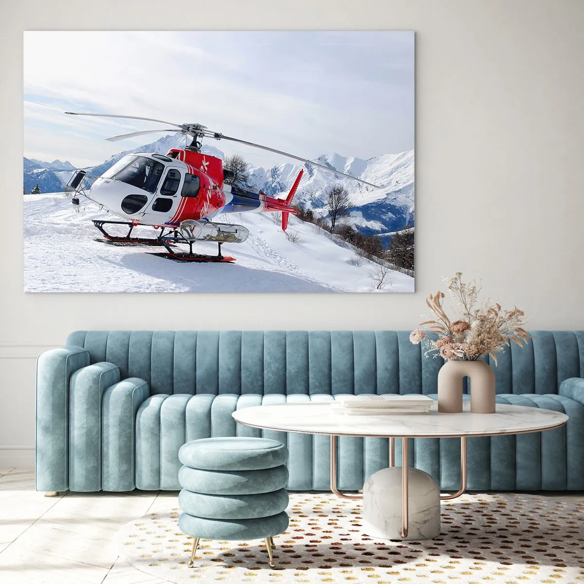 Glasbild - Bild auf glas - Ein roter Hubschrauber in einer winterlichen Berglandschaft - 120x80cm - Immer bereit - Moderne Wanddekoration für Wohnzimmer und Schlafzimmer ARTTOR