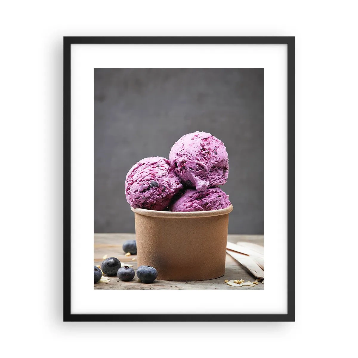 Poster in einem schwarzem Rahmen - Süße und Kälte - 40x50 cm