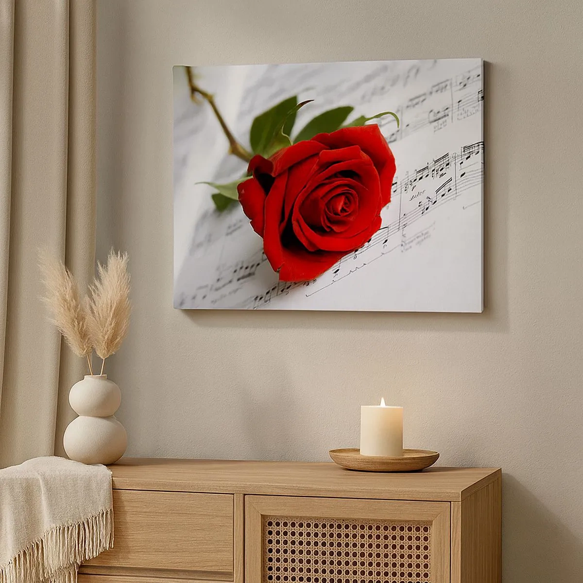 Bild auf Leinwand - Leinwandbild - Eine rote Rose vor einem Hintergrund aus Musiknoten auf weißem Papier. - 70x50cm - Musik der Gefühle in Scharlach - Moderne Wanddekoration für Wohnzimmer und Schlafzimmer ARTTOR