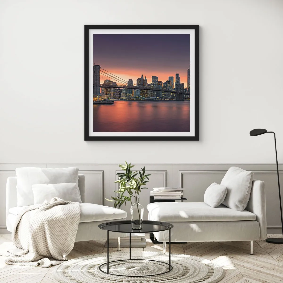 Poster in einem schwarzem Rahmen - Eingetaucht in lila Stille - 30x30 cm