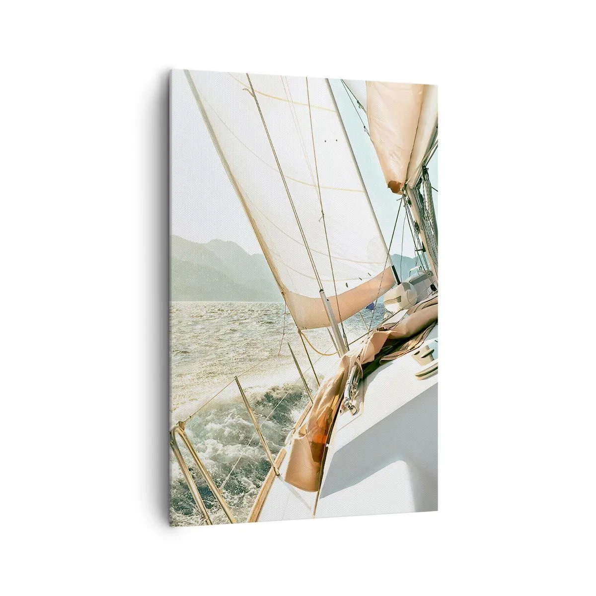 Bild auf Leinwand - Leinwandbild - Eine Yacht auf offener See mit Blick auf die Berge - 80x120cm - Unter vollen Segeln - Moderne Wanddekoration für Wohnzimmer und Schlafzimmer ARTTOR