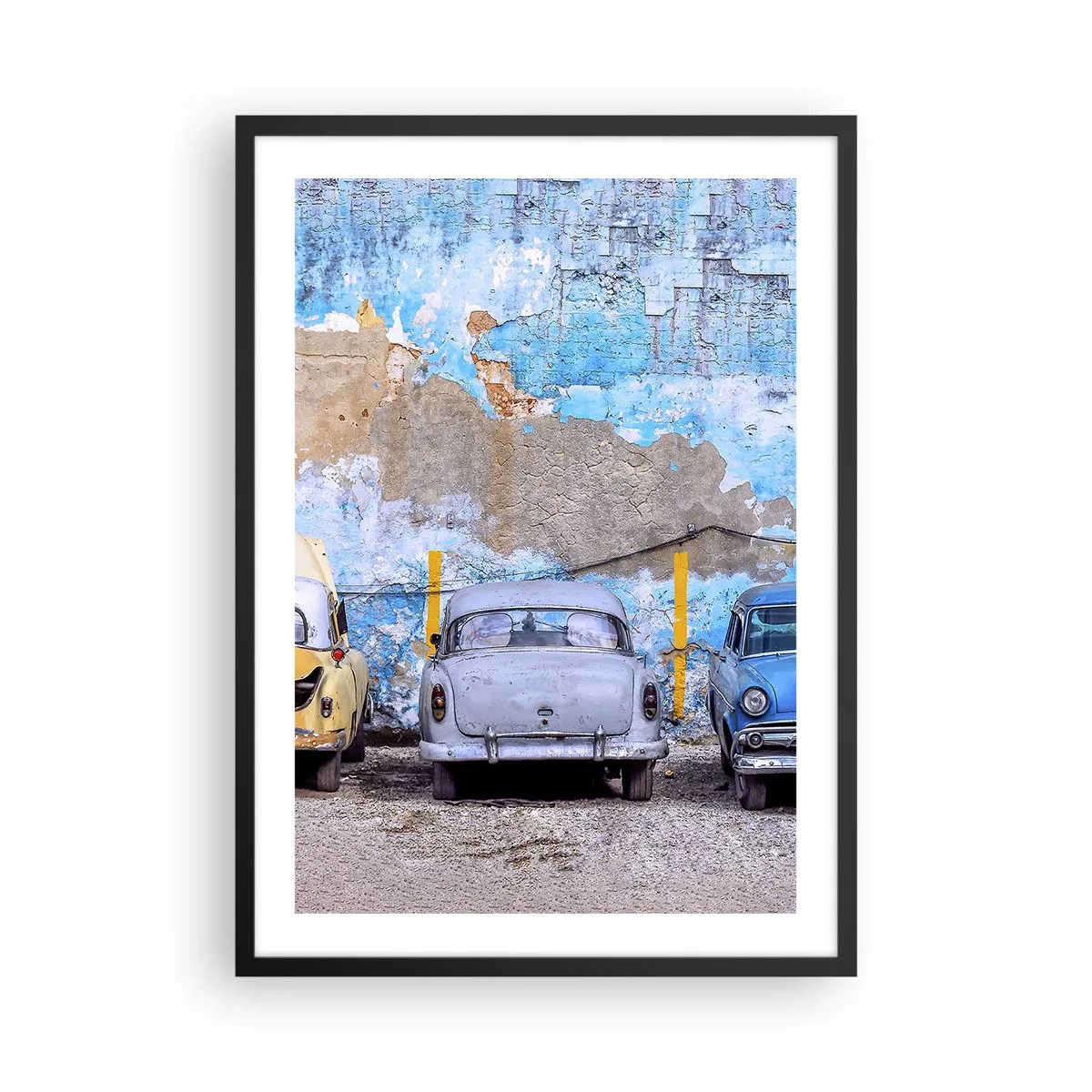 Poster in einem schwarzem Rahmen - Alte Autos vor einer abgenutzten blauen Wand - 50x70cm - Treffen der Veteranen - Moderne Wanddekoration für Wohnzimmer und Schlafzimmer ARTTOR