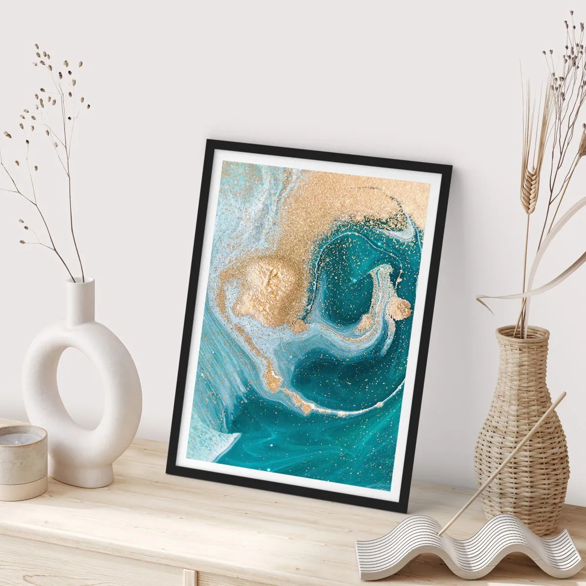 Poster in einem schwarzem Rahmen - Ein Strudel aus Gold und Türkis - 40x50 cm