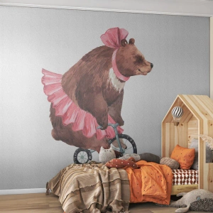 Fototapete Premium Canvas - Ein Teddybär im rosa Rock auf einem Fahrrad im Retro-Stil - 100x70cm - Was für ein Affentheater! - Moderne Wanddekoration für Wohnzimmer und Schlafzimmer ARTTOR