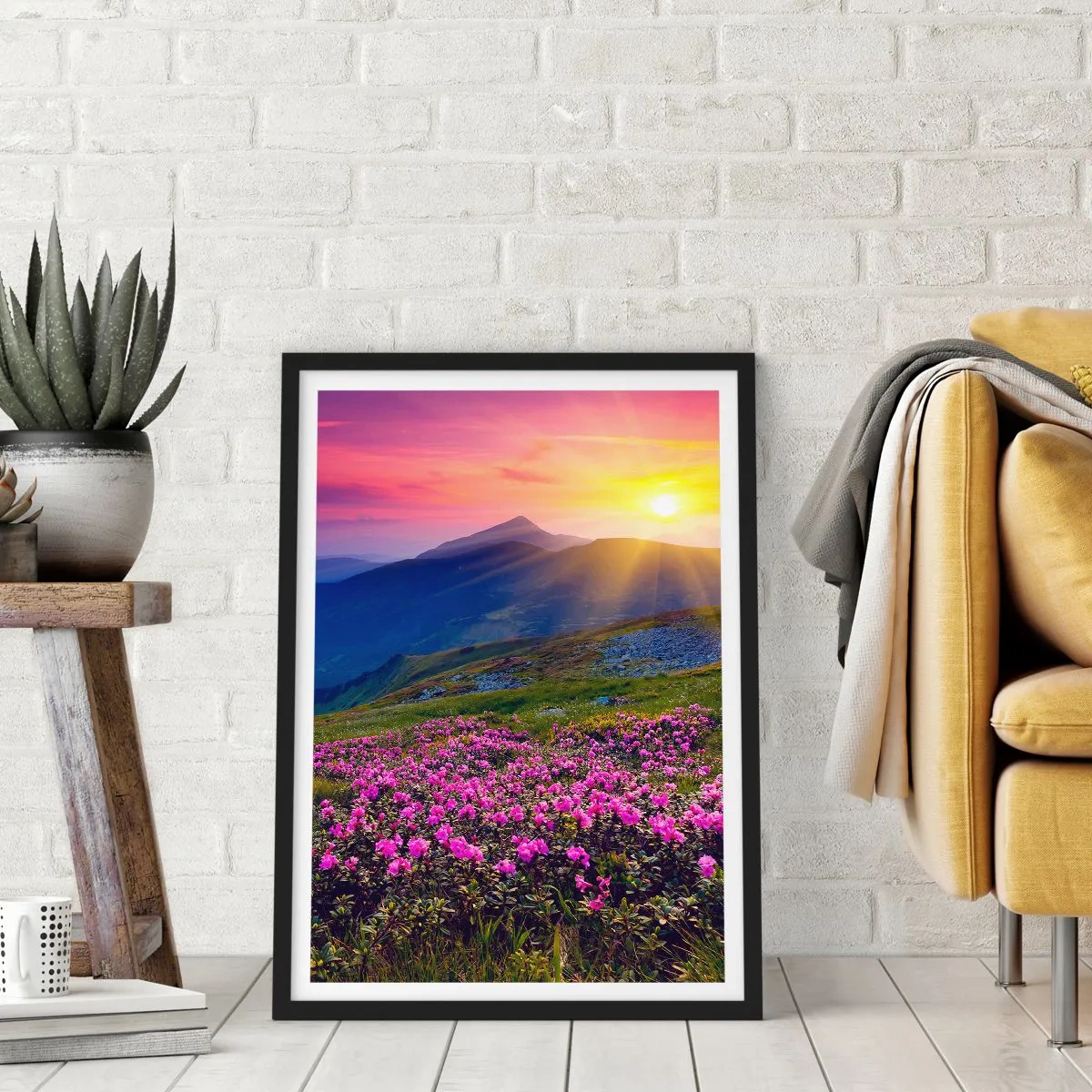 Poster in einem schwarzem Rahmen - Bergpanorama mit blühenden Rhododendren und Sonnenuntergang - 50x70cm - … Und drumherum duftet es nach Latschenkiefer und dem Duft von Kräutern - Moderne Wanddekoration für Wohnzimmer und Schlafzimmer ARTTOR
