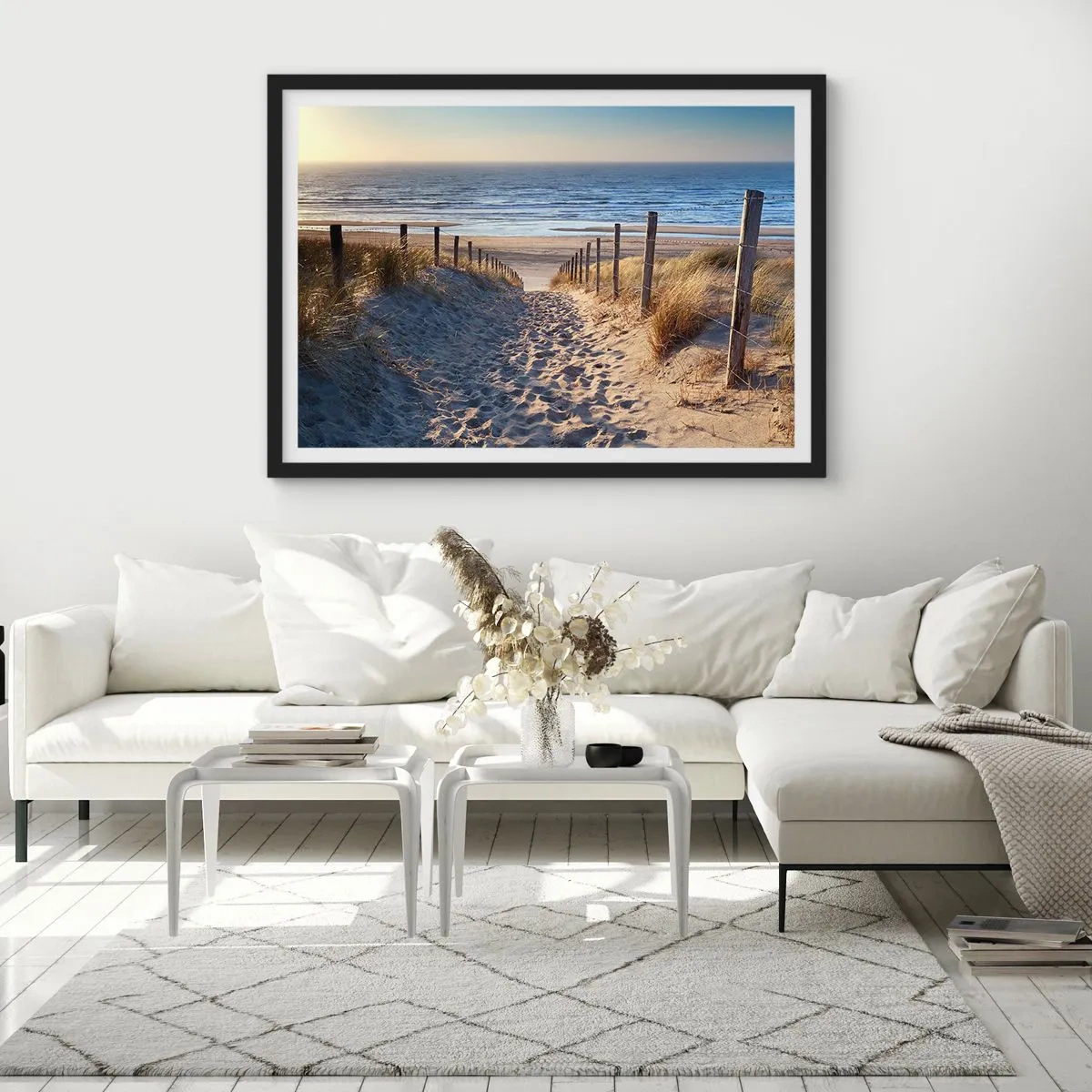 Poster in einem schwarzem Rahmen - Das Rauschen des Meeres, der Gesang der Vögel, ein wilder Strand im Gras ... - 40x30 cm