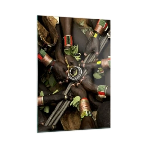 Glasbild - Bild auf glas - Hände mit Armbändern, die in einer rituellen Geste ein Gefäß halten - 50x70cm - Wir sind zusammen - Moderne Wanddekoration für Wohnzimmer und Schlafzimmer ARTTOR