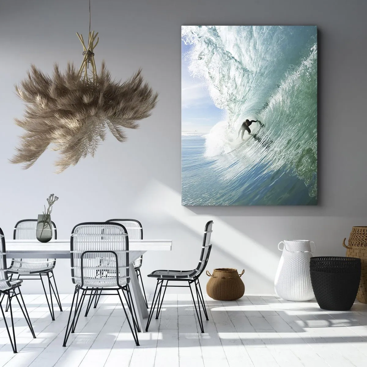 Bild auf Leinwand - Leinwandbild - Ein Surfer reitet eine Welle im Sonnenlicht vor blauem Himmel - 50x70cm - Immer Top - Moderne Wanddekoration für Wohnzimmer und Schlafzimmer ARTTOR