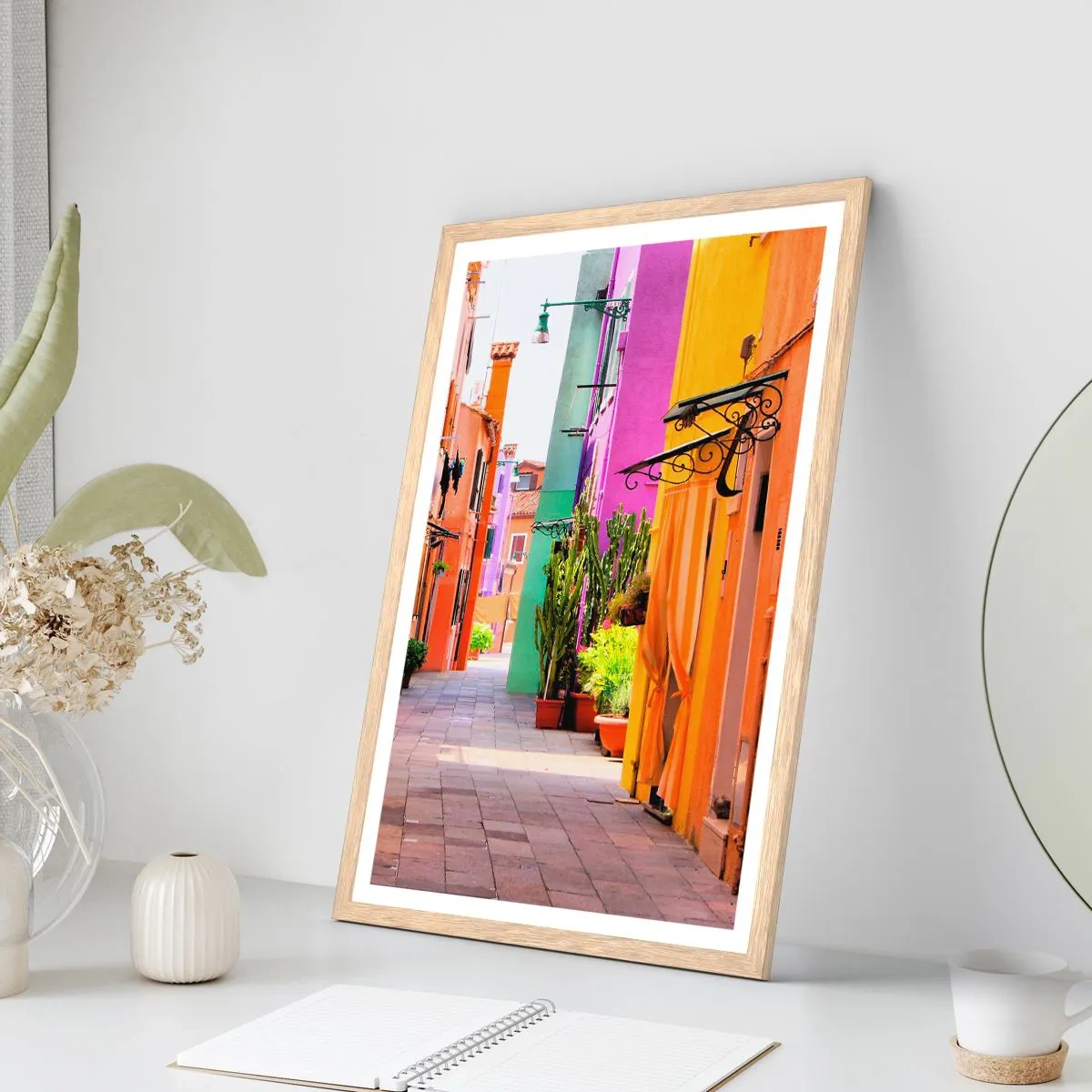 Poster in einem Rahmen aus heller Eiche - Regenbogengasse - 70x100 cm