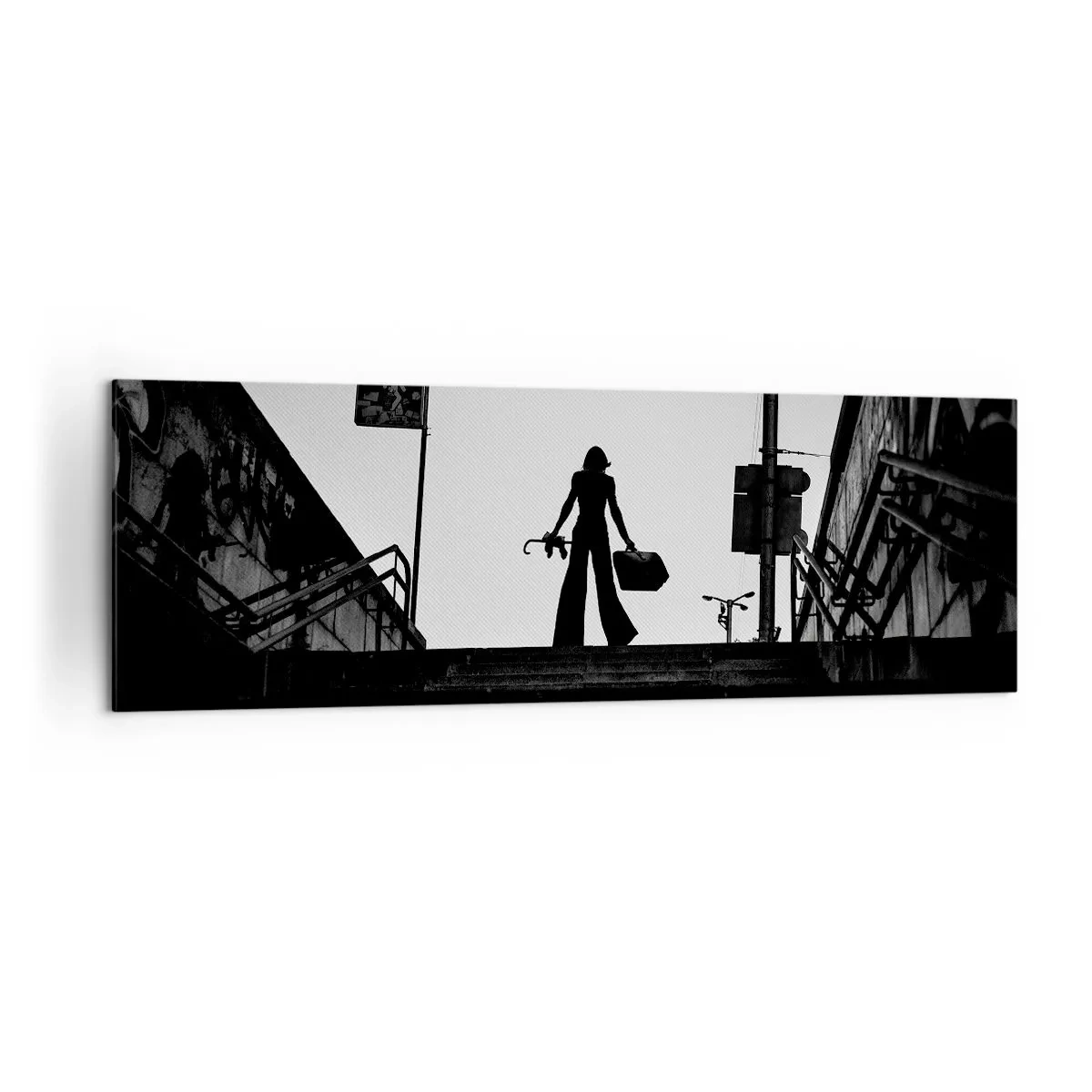 Bild auf Leinwand - Leinwandbild - Eine Frauenfigur auf der Treppe in Schwarzweiß mit dynamischer Atmosphäre - 160x50cm - Städtisches Wandern - Moderne Wanddekoration für Wohnzimmer und Schlafzimmer ARTTOR