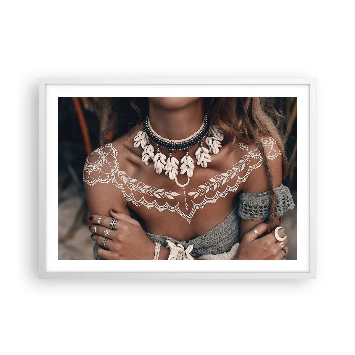 Poster in einem weißen Rahmen - Talismane, Rituale der Weiblichkeit - 70x50 cm