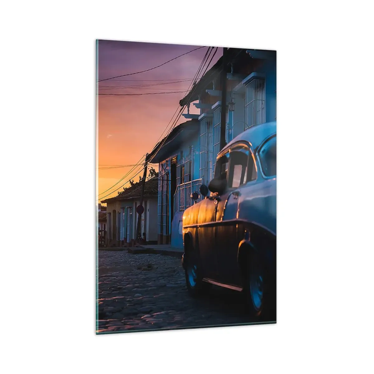 Glasbild - Bild auf glas - Retro-Auto und Fahrrad auf der Straße im Licht der untergehenden Sonne - 80x120cm - Hier vergeht die Zeit - Moderne Wanddekoration für Wohnzimmer und Schlafzimmer ARTTOR