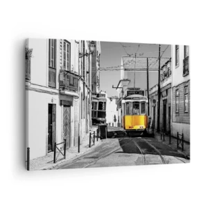 Bild auf Leinwand - Leinwandbild - Eine gelbe Straßenbahn auf den Straßen von Lissabon in einer monochromen Umgebung - 70x50cm - Der Geist von Lissabon - Moderne Wanddekoration für Wohnzimmer und Schlafzimmer ARTTOR