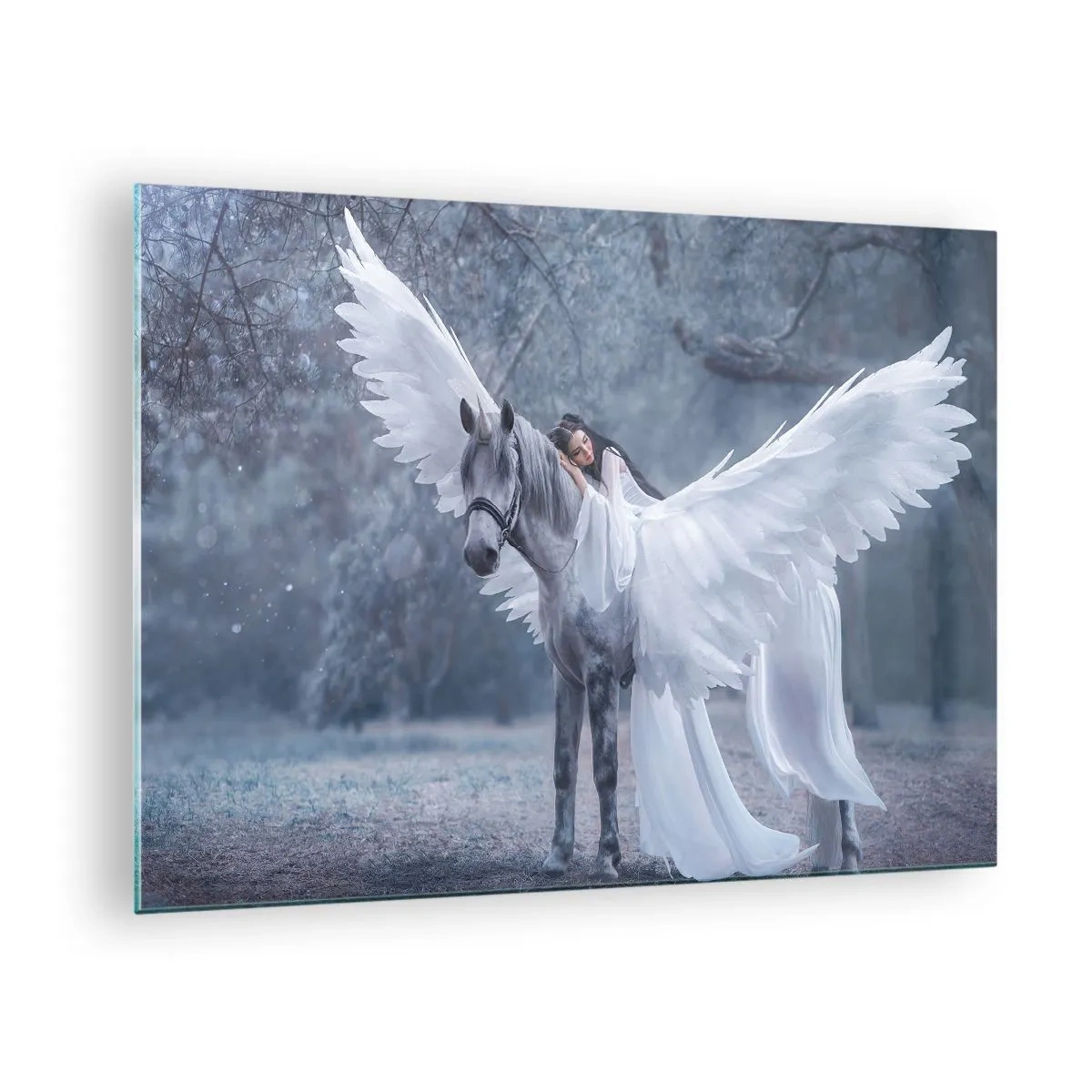 Glasbild - Bild auf glas - Pegasus mit weißen Flügeln und eine Frau in einem Kleid in einem mystischen Wald - 70x50cm - Ein inspirierter Moment - Moderne Wanddekoration für Wohnzimmer und Schlafzimmer ARTTOR
