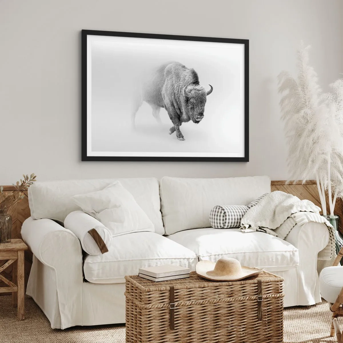 Poster in einem schwarzem Rahmen - Weißer Bison in minimalistischem Ambiente - 100x70cm - König der Prärie - Moderne Wanddekoration für Wohnzimmer und Schlafzimmer ARTTOR