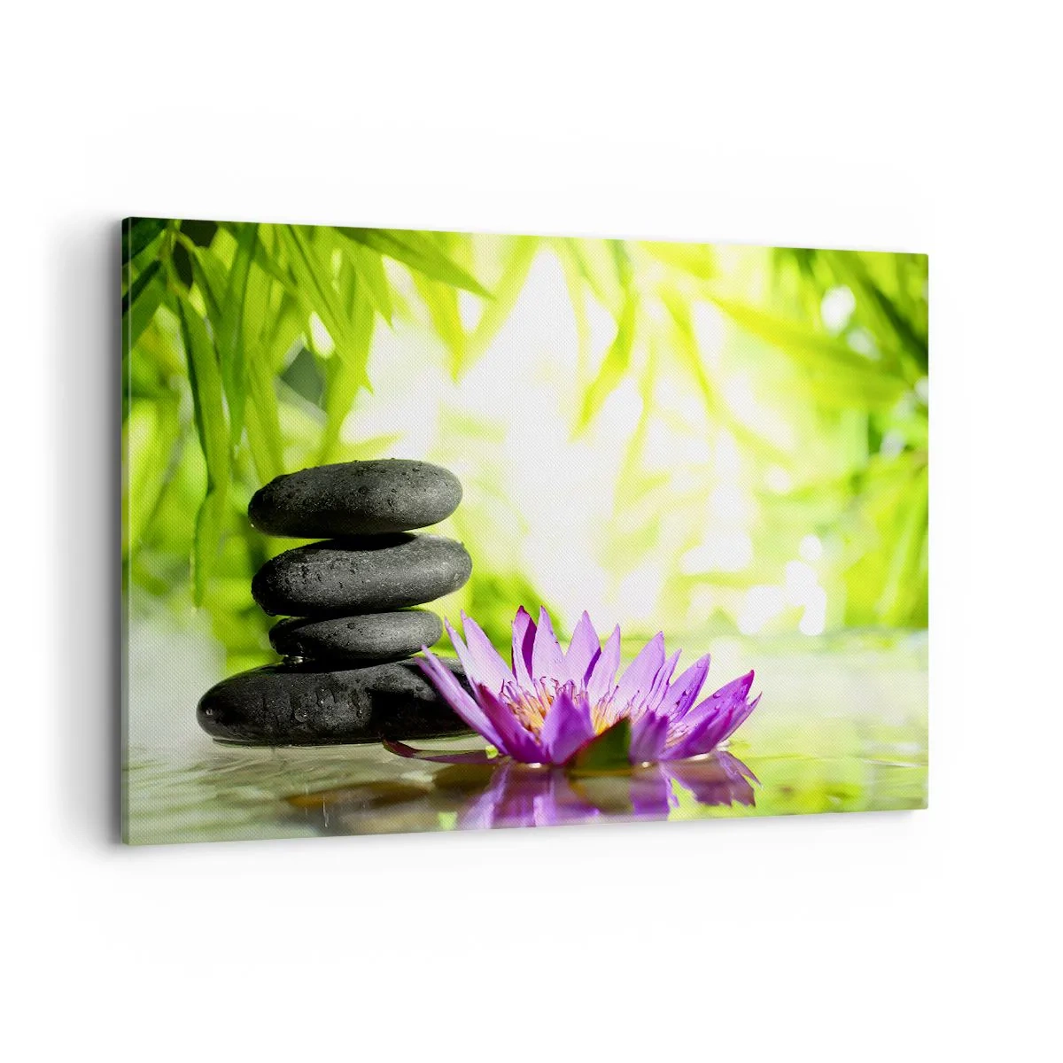 Bild auf Leinwand - Leinwandbild - Ein Stapel Zen-Steine und eine Lotusblume vor einem Hintergrund aus Bambusblättern. - 120x80cm - In einem Bambusbusch - Moderne Wanddekoration für Wohnzimmer und Schlafzimmer ARTTOR