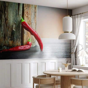 Fototapete Premium Sand - Rote Chilischoten auf einem hölzernen Hintergrund - 100x70cm - Red hot chili peppers - Moderne Wanddekoration für Wohnzimmer und Schlafzimmer ARTTOR