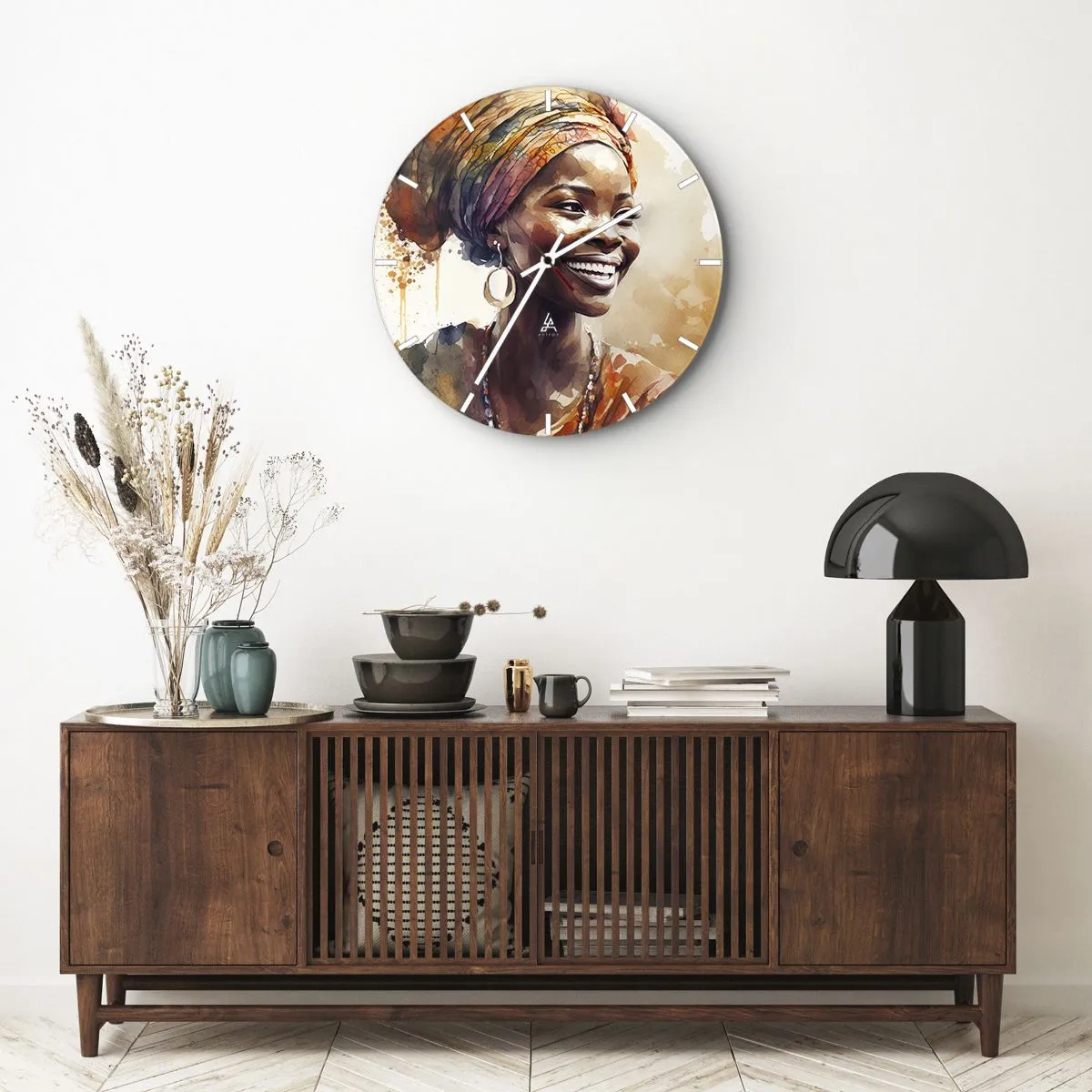 Wanduhr - Glasuhr - Eine lächelnde Frau mit Turban vor einem Hintergrund aus Aquarellflecken. - 30x30cm - Afrikanische Königin - Moderne Wanddekoration für Wohnzimmer, Küche und Schlafzimmer ARTTOR